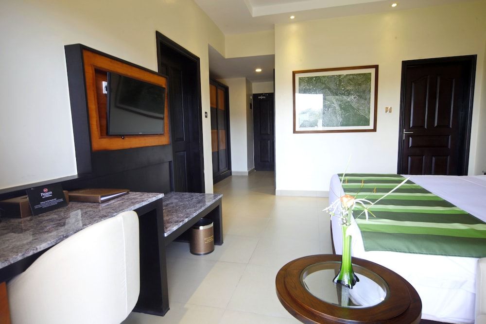 Best Western Premier Garden Hotel Entebbe Deluxe Room, 1 Queen Bed 13