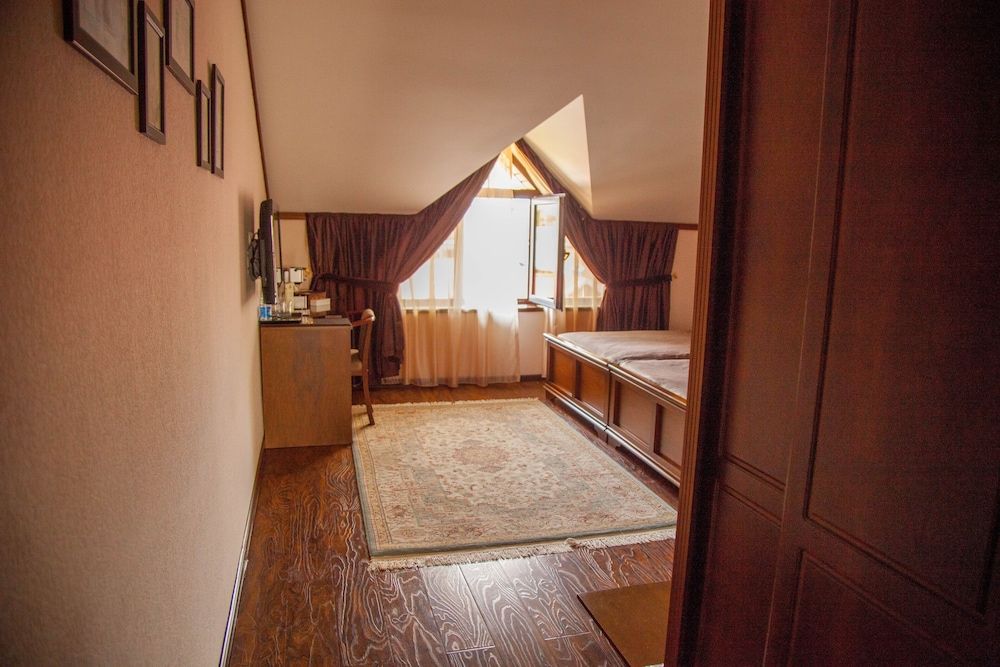 Platan Standard Double or Twin Room 9