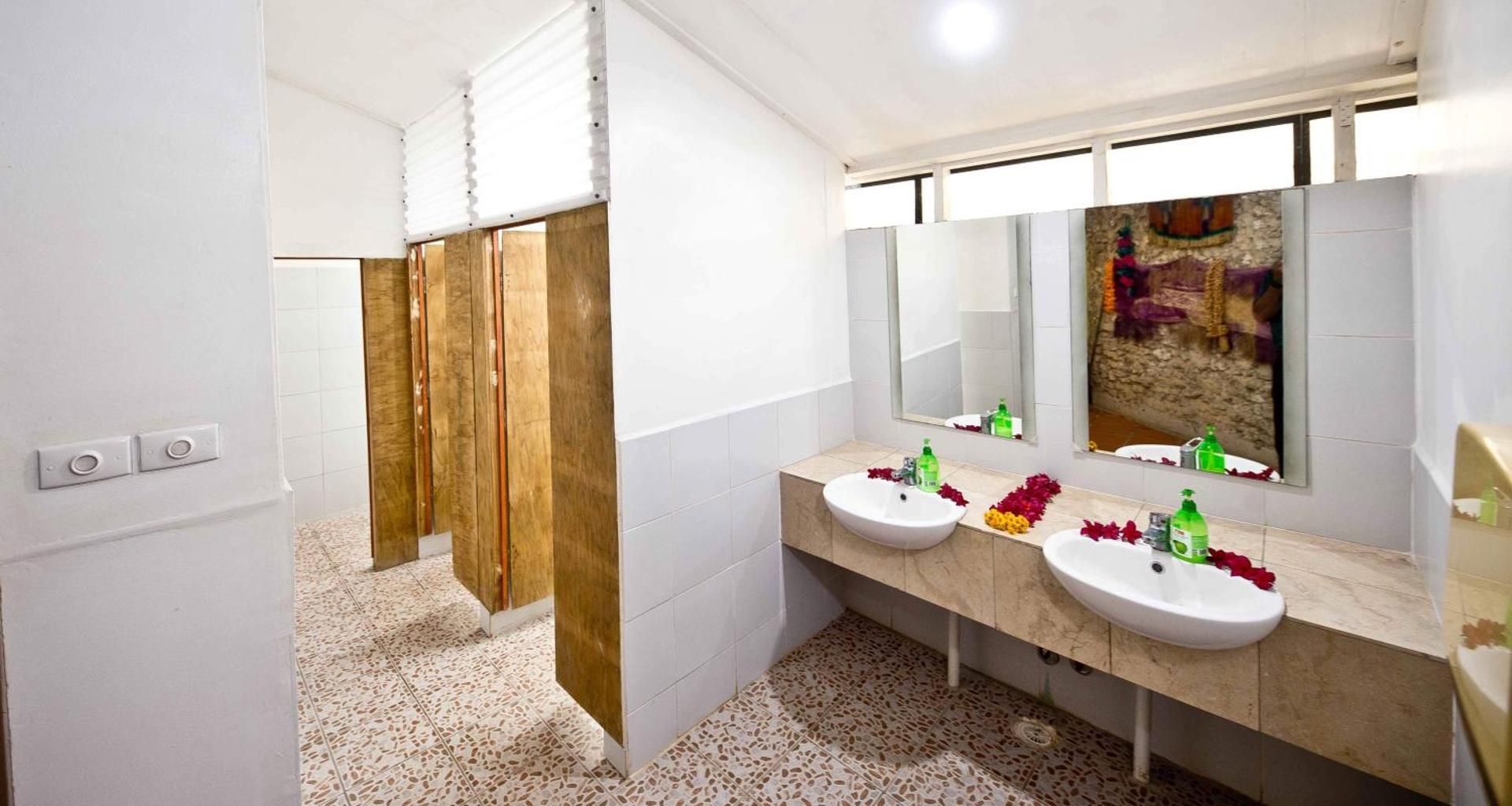 Standard Twin Room with Shared Bathroom