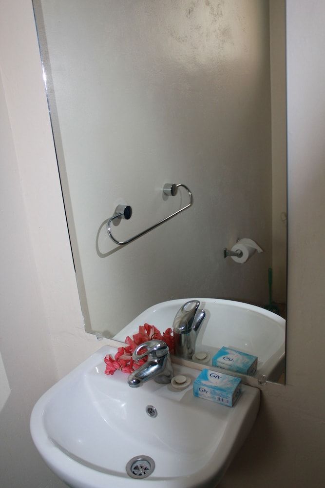 Pacific Paradise Motel Economy Room 8