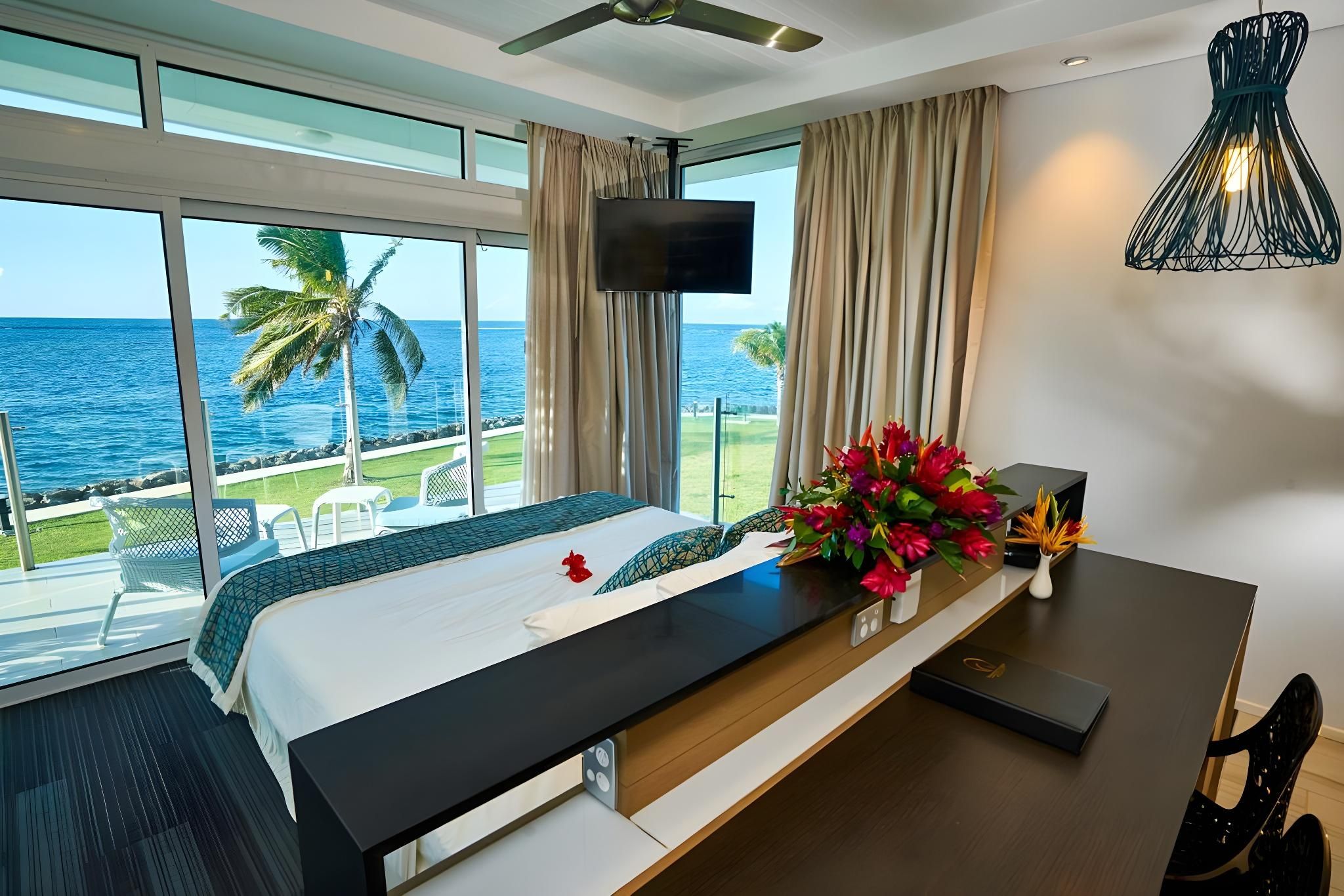 Taumeasina Island Resort Deluxe Ocean View King Bed 2