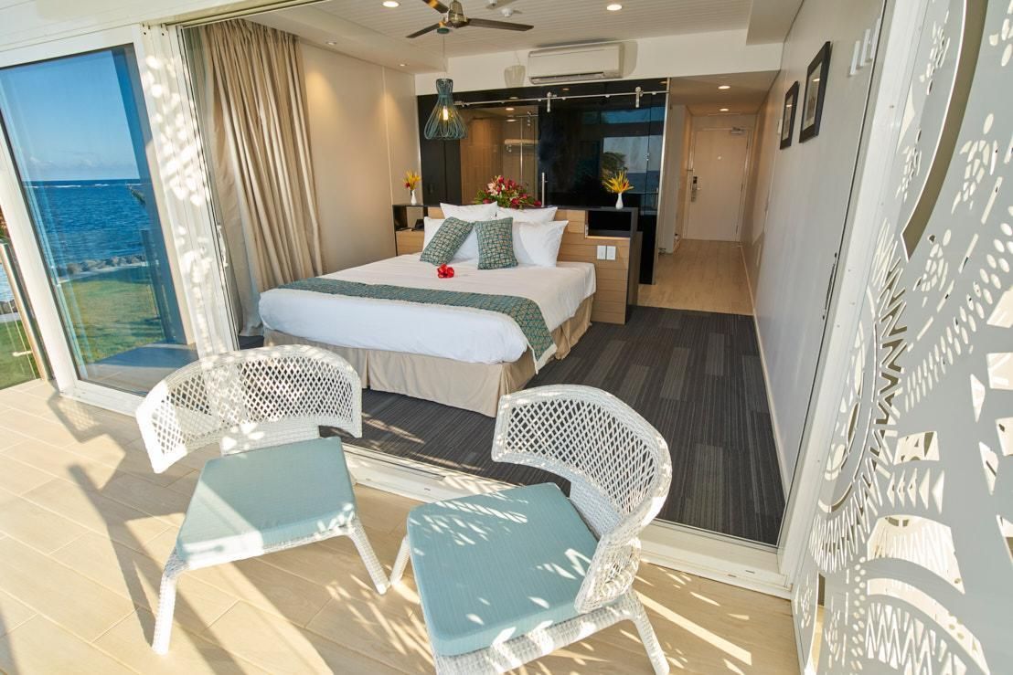 Taumeasina Island Resort Deluxe Ocean View King Bed