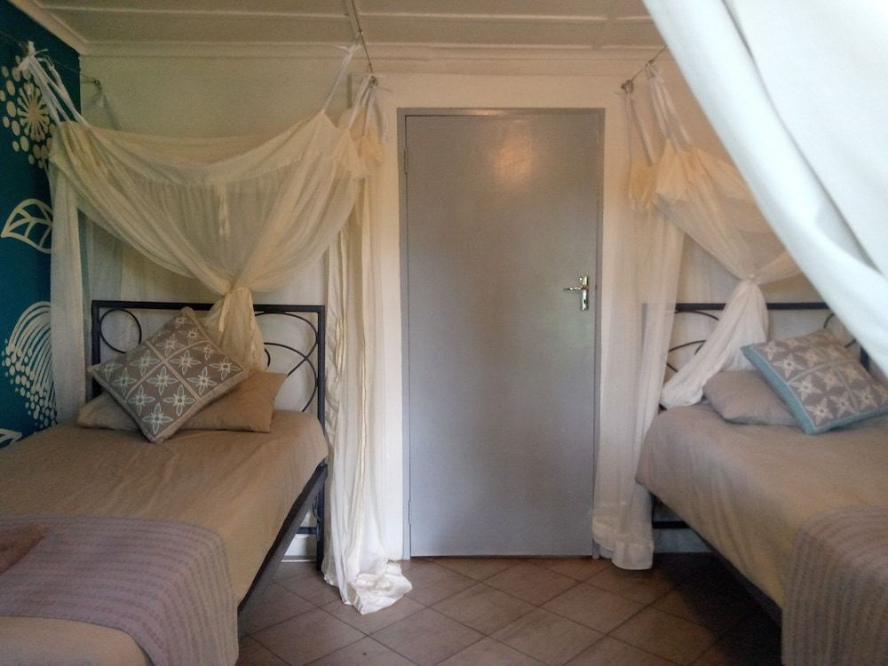 Fawlty Towers Guest House Standard Twin En-suite 3