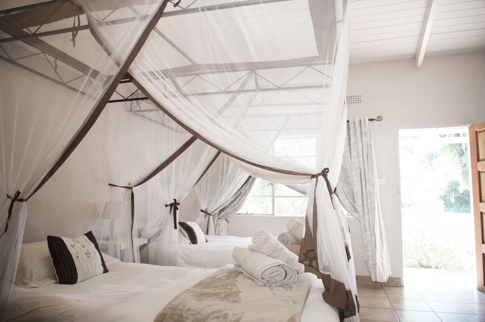 Fawlty Towers Guest House Deluxe Twin Room