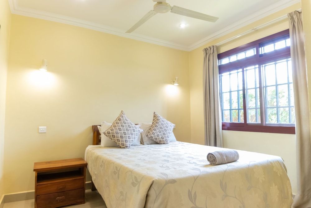 undefined Shakespeare Court 6