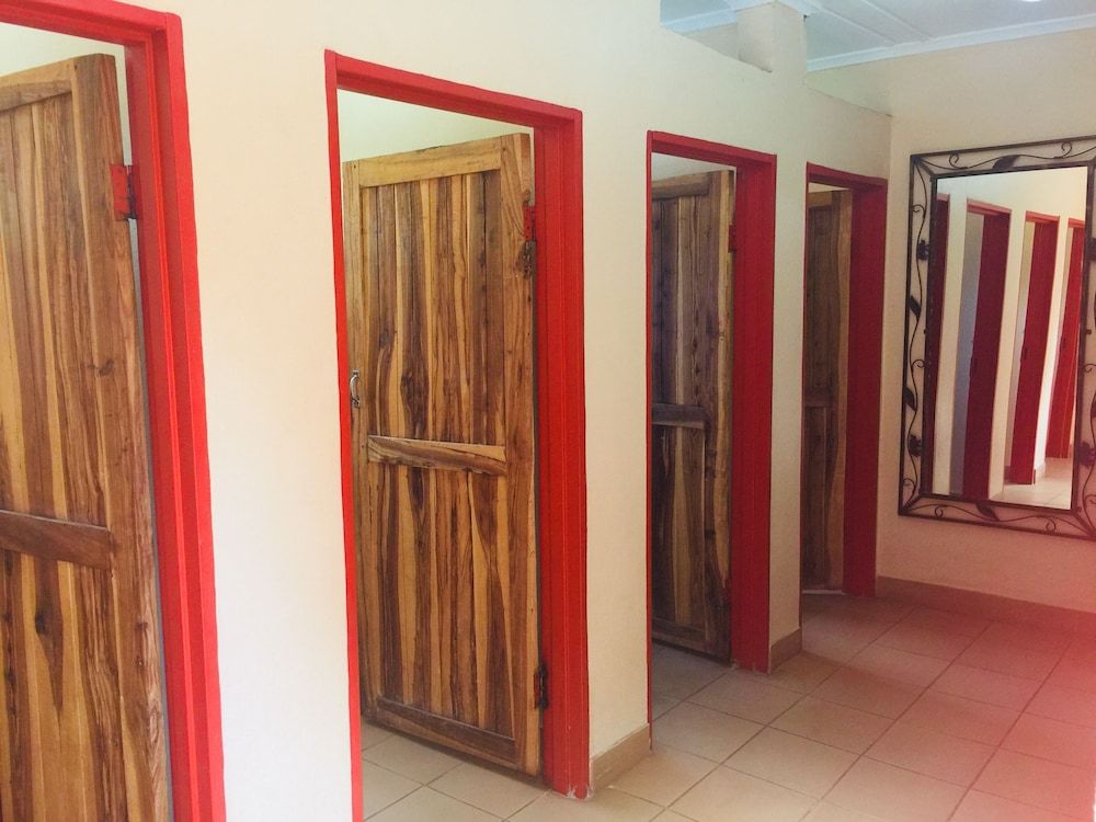 Jollyboys Backpackers Shared Dormitory, Mixed Dorm, Shared Bathroom (8 Bed Dormitory) 5