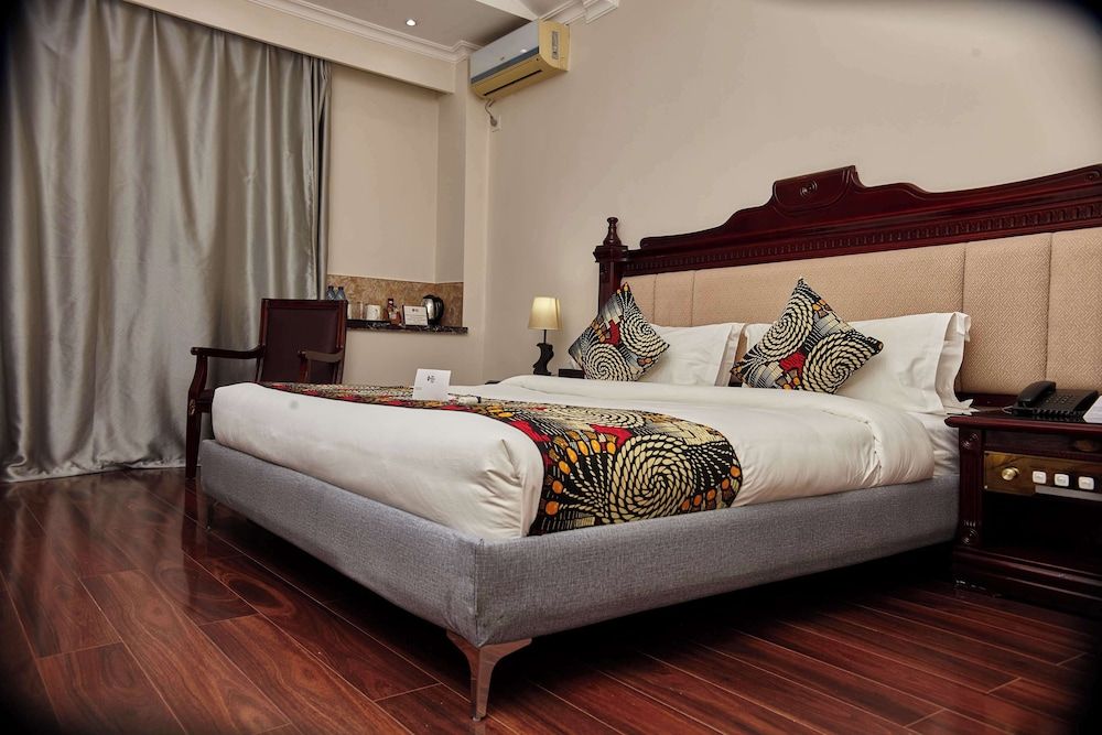 undefined Best Western Plus Paramount Hotel 4