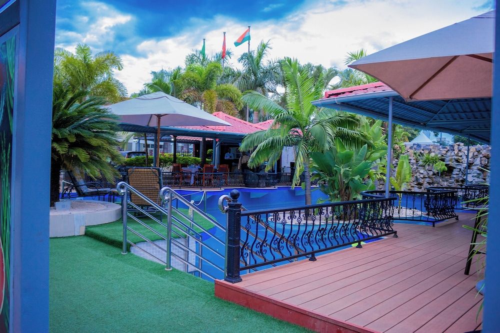 undefined Best Western Plus Paramount Hotel 7