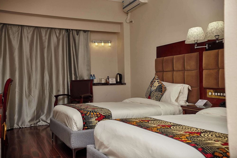 undefined Best Western Plus Paramount Hotel 4