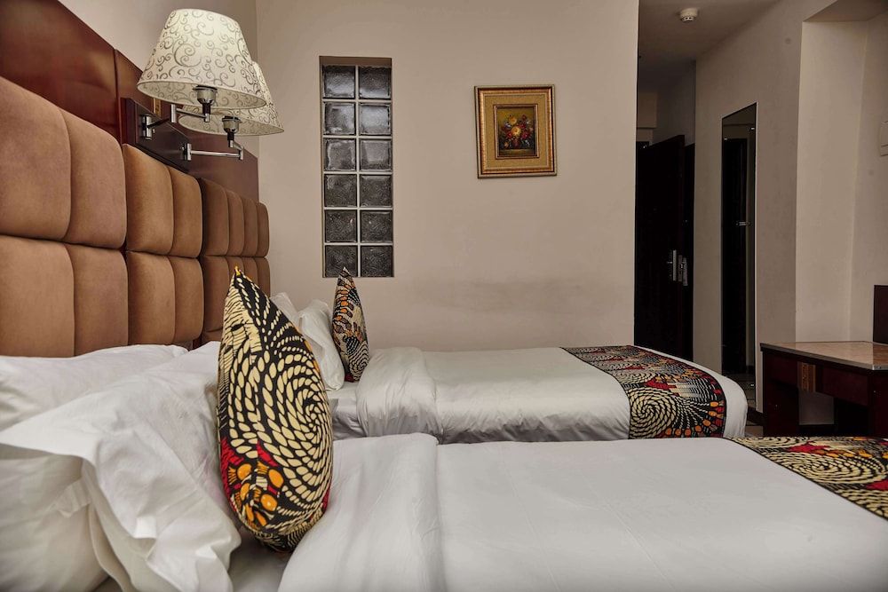 undefined Best Western Plus Paramount Hotel 3