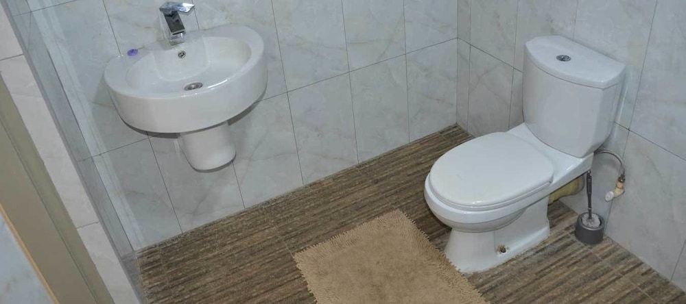 Church Road Lodge Deluxe Room 7