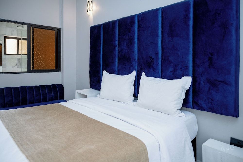 Church Road Lodge Deluxe Room 5