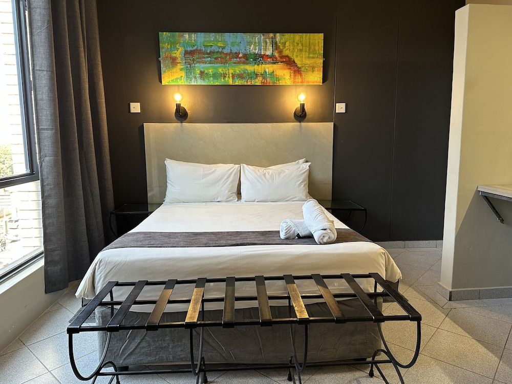 N1 Hotel Samora Machel Harare Standard Double Room 2