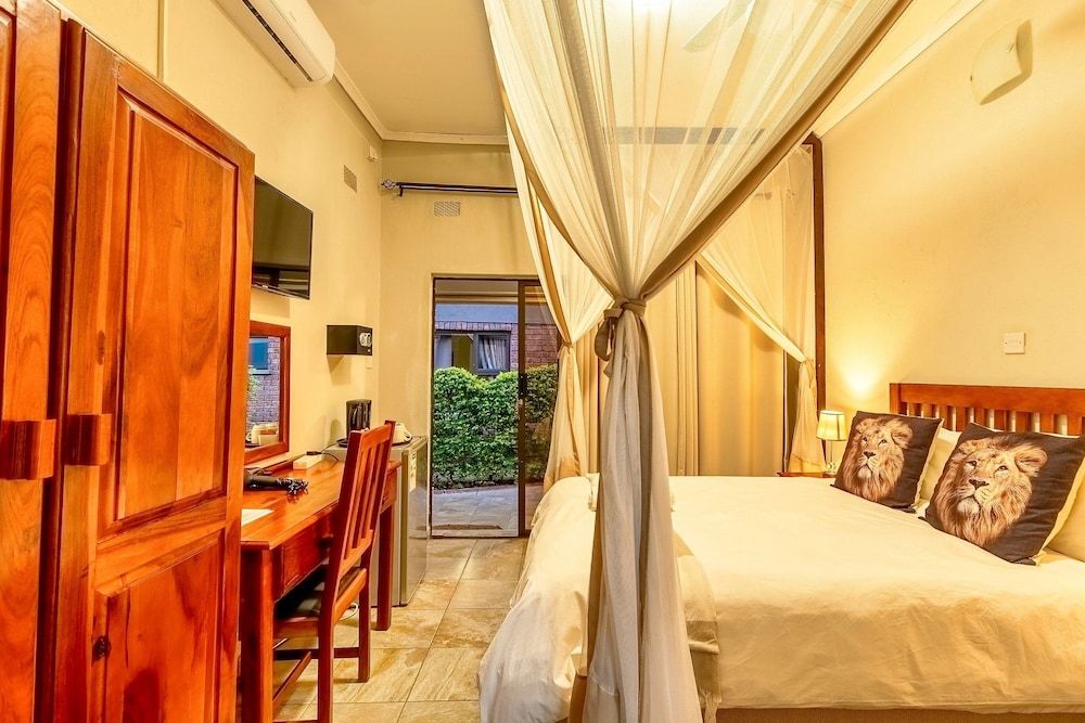 Dzimbahwe Guest Lodge Double Room 2