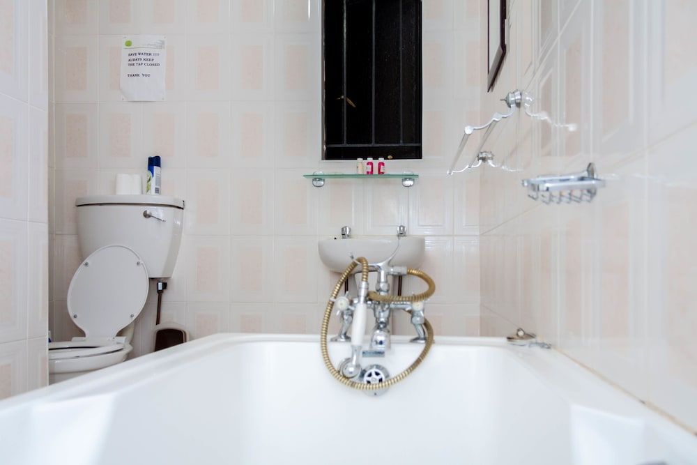 Glen Lodge & Tours Executive Room 14