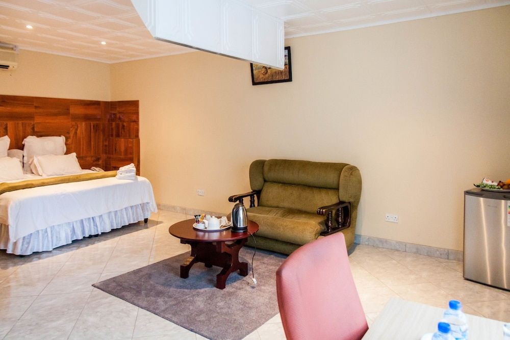 Glen Lodge & Tours Executive Room 12