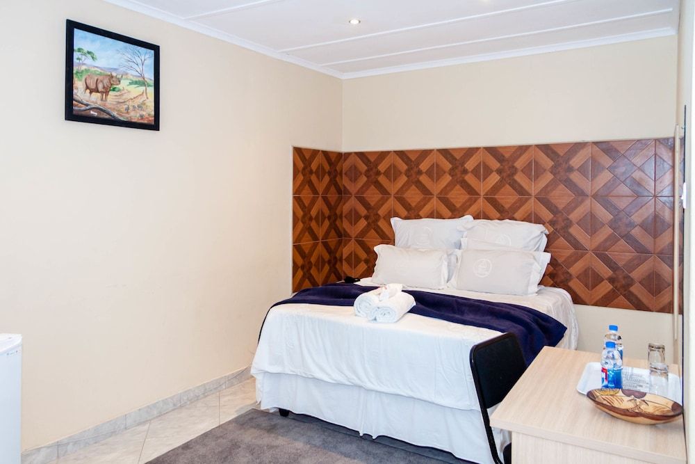 Glen Lodge & Tours Executive Room 9