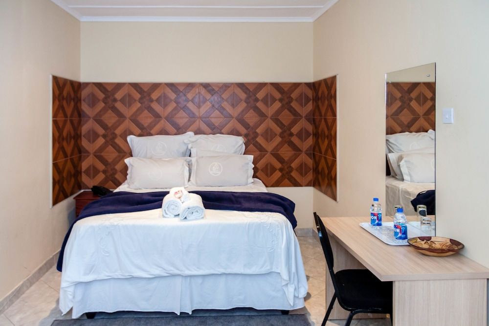 Glen Lodge & Tours Executive Room 10