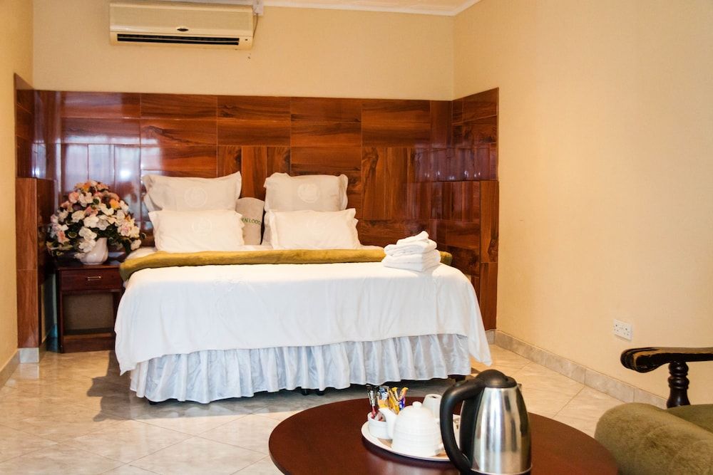 Glen Lodge & Tours Executive Room 5