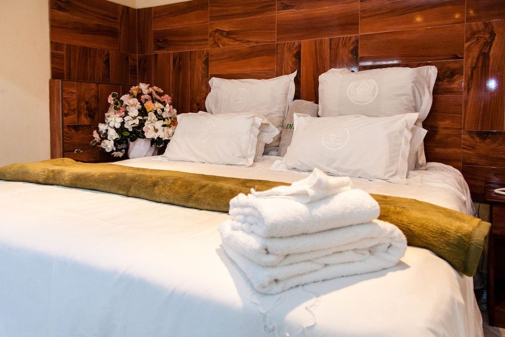 Glen Lodge & Tours Executive Room 4