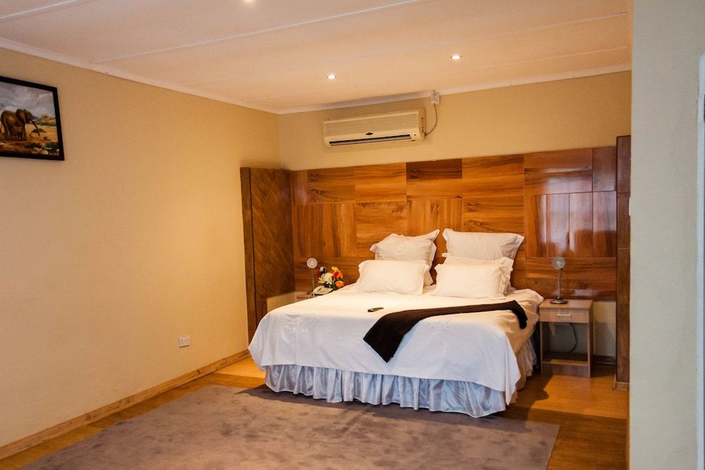 Glen Lodge & Tours Executive Room 7