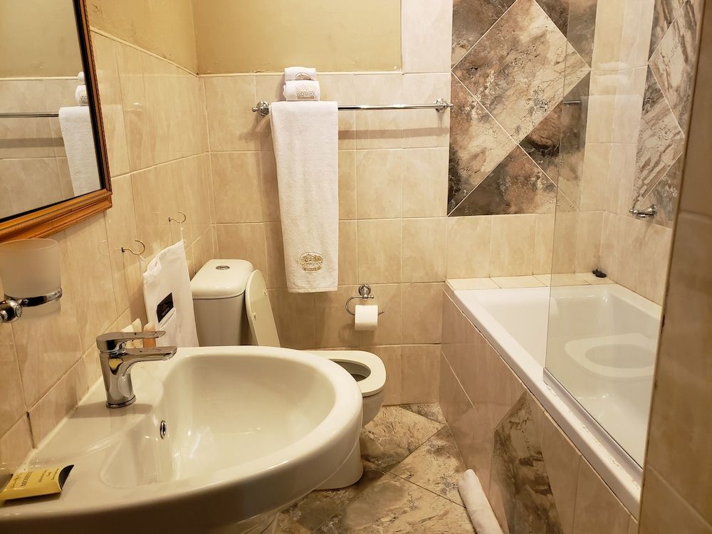 Selborne Hotel Standard Double or Twin Room, 1 Double or 2 Twin Beds, Ensuite, City View 5