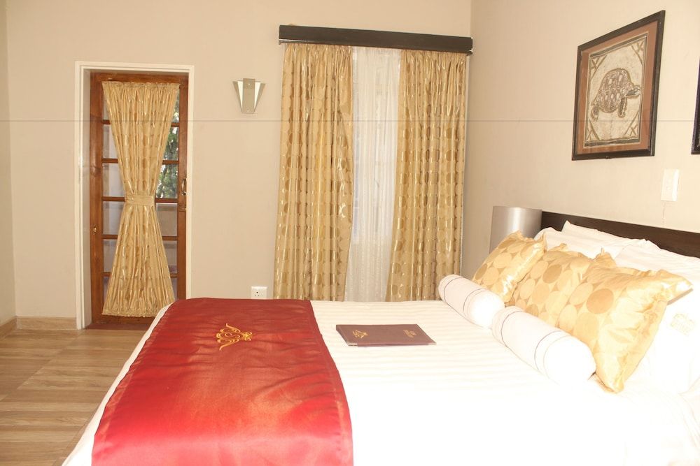 Selborne Hotel Standard Double or Twin Room, 1 Double or 2 Twin Beds, Ensuite, City View 2
