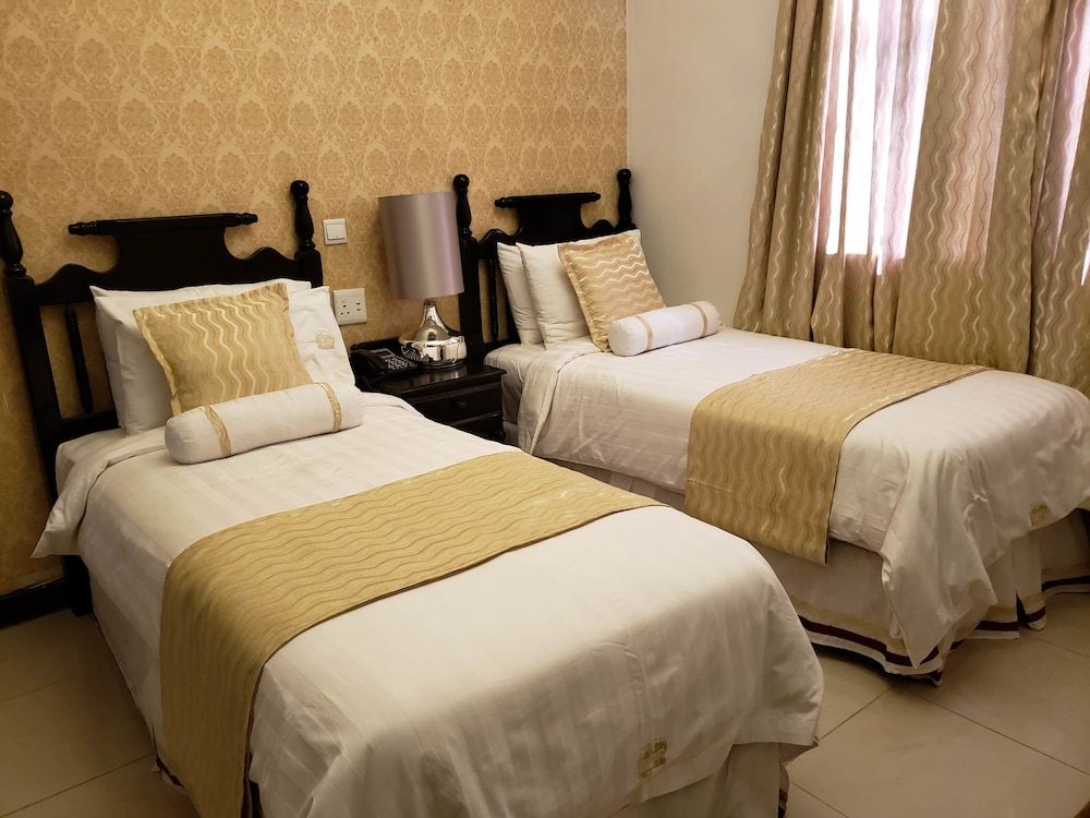 Selborne Hotel Standard Double or Twin Room, 1 Double or 2 Twin Beds, Ensuite, City View 3