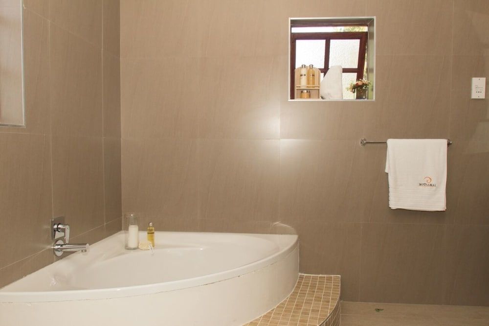 Motsamai Lodge Executive Room, 1 Queen Bed 8