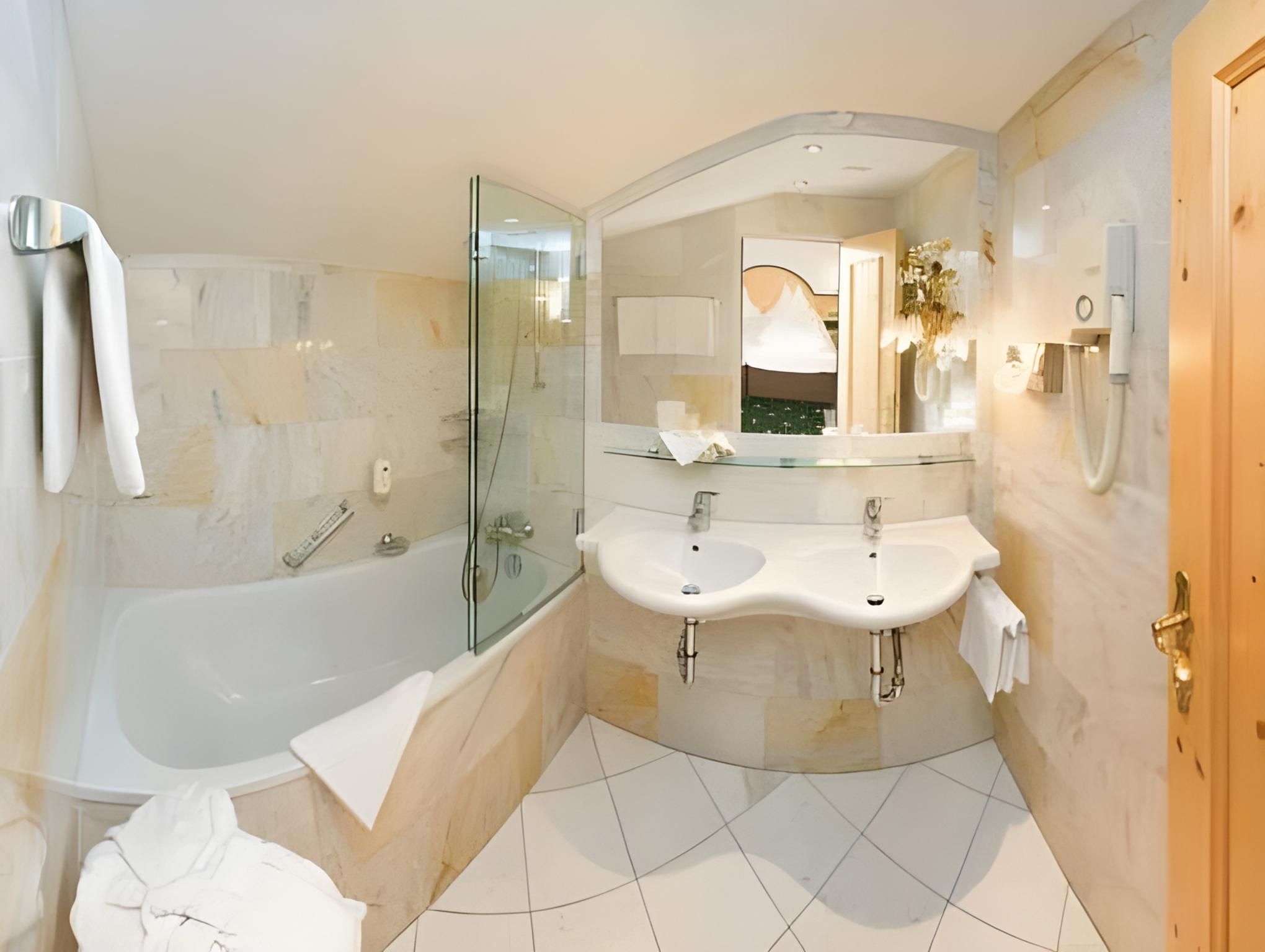 VAYA Seefeld Standard Room 5