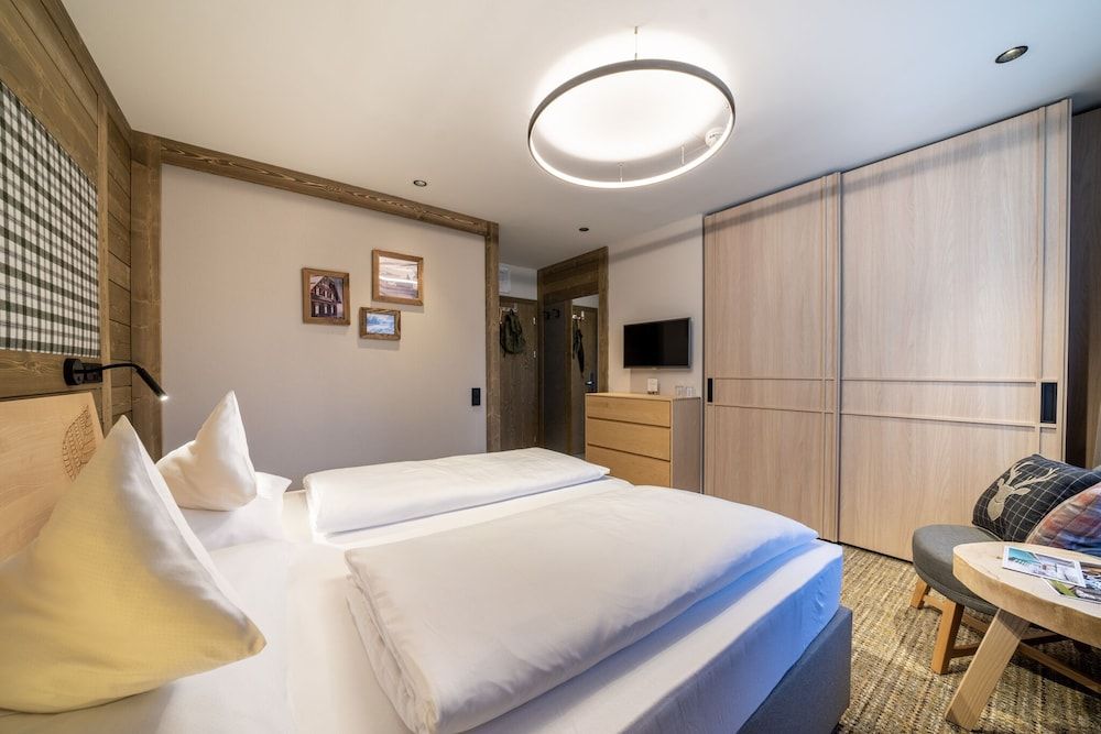 Classic Double Room, Mountain View (No Balcony/ No Patio)