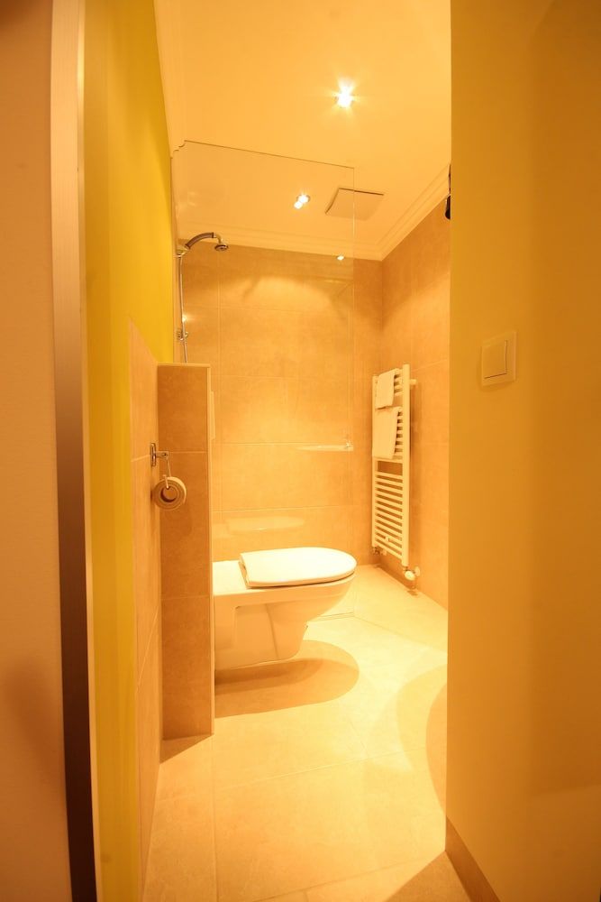 Single Room, Balcony