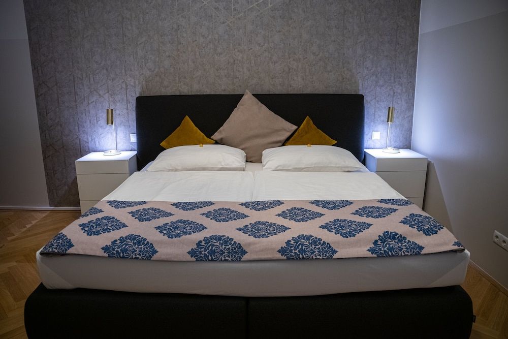 Comfort Suite Apartment with 1Bedroom and patio courtyard ground floor