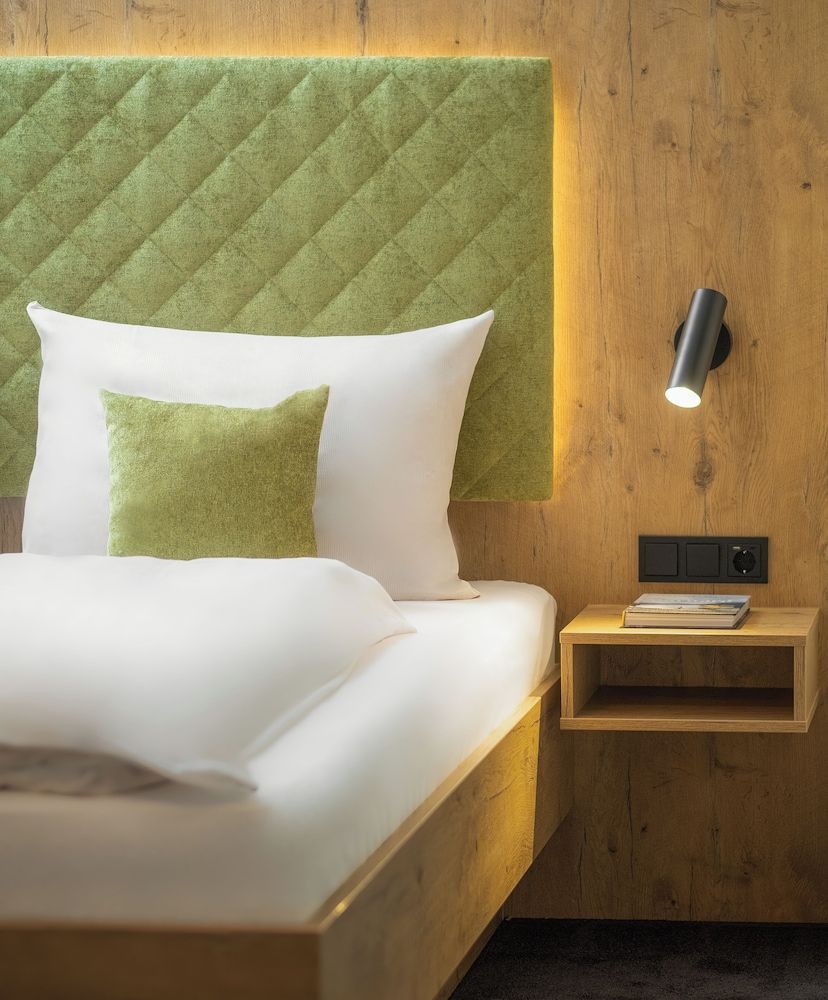 Suite, Balcony (Single Use)