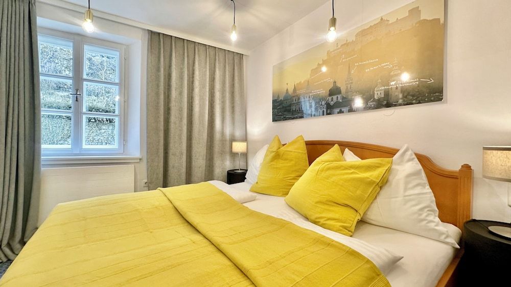 Hotel Krone 1512 Standard Double Room, Courtyard View 5