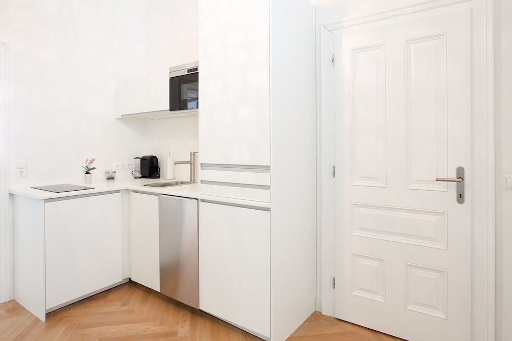 Pink Grapefruit City Condo Deluxe Apartment, 1 Bedroom 17