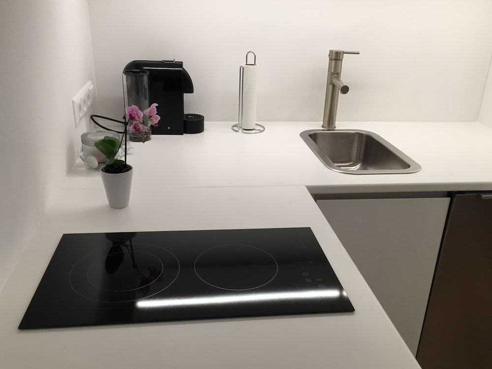 Pink Grapefruit City Condo Deluxe Apartment, 1 Bedroom 8