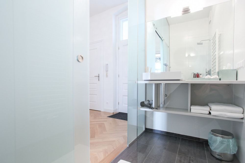 Pink Grapefruit City Condo Deluxe Apartment, 1 Bedroom 14