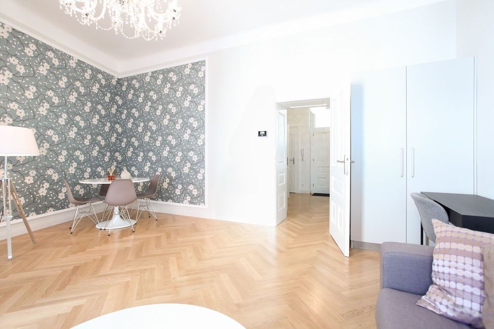 Pink Grapefruit City Condo Deluxe Apartment, 1 Bedroom 21