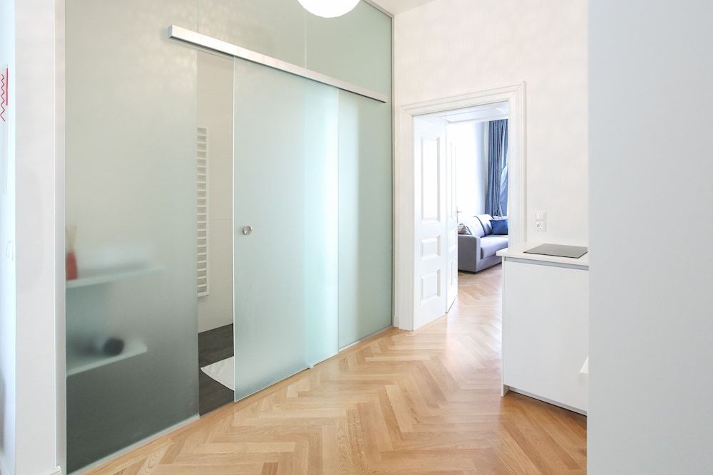 Pink Grapefruit City Condo Deluxe Apartment, 1 Bedroom 9