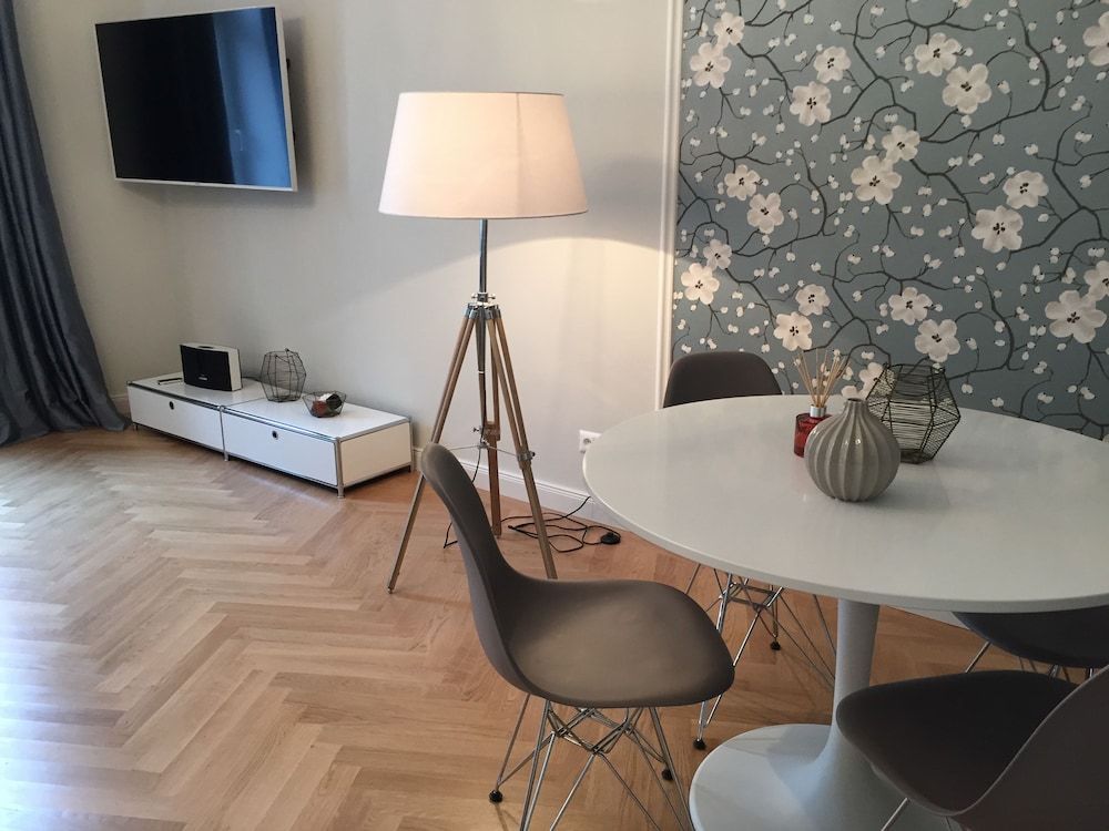 Pink Grapefruit City Condo Deluxe Apartment, 1 Bedroom 20