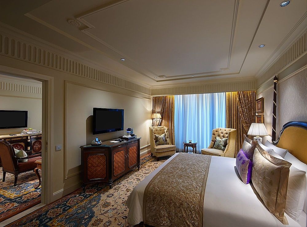 The Leela Palace New Delhi Grande Deluxe Room 2