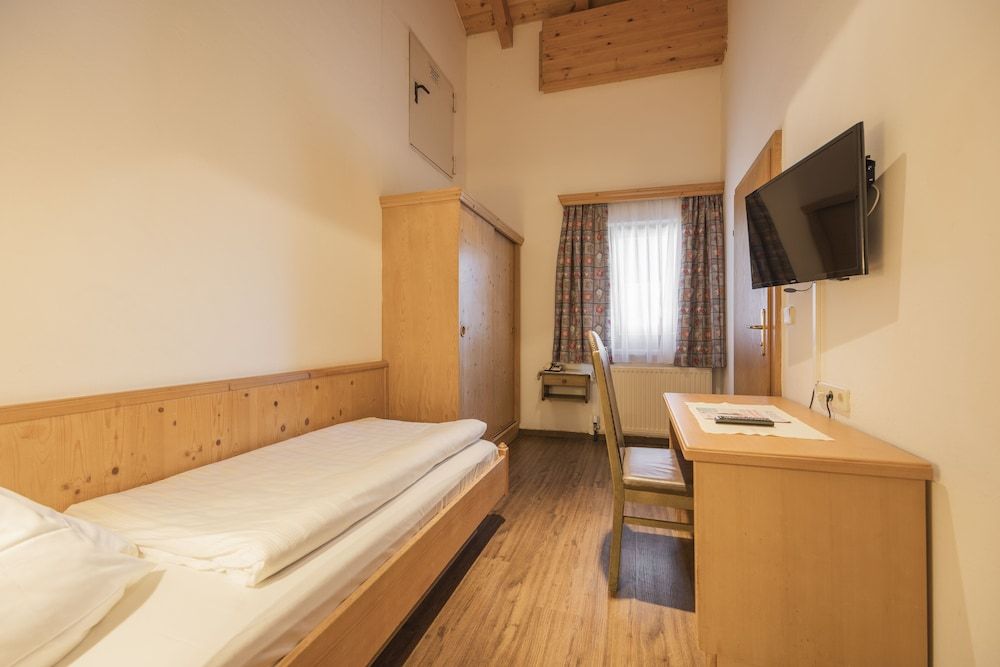 Basic Single Room (Enzian)