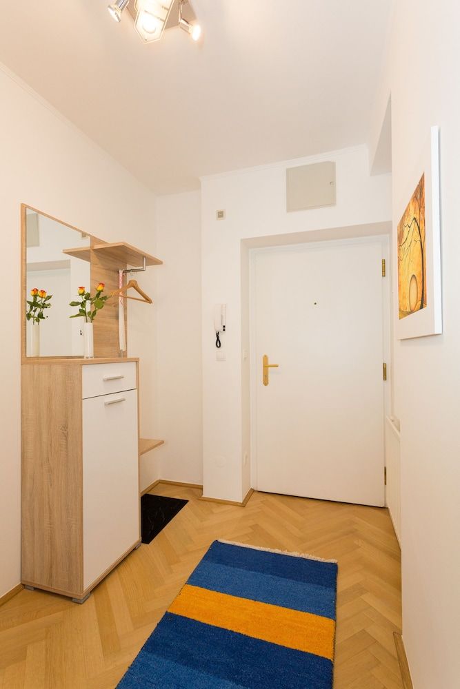 undefined Jupiter Apartment Esslinggasse 4