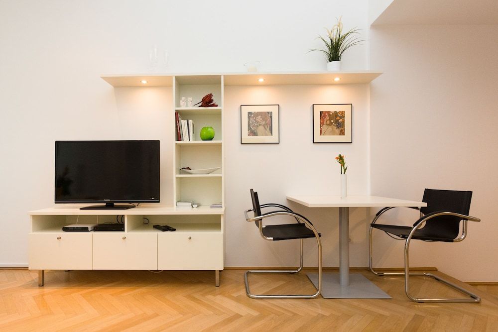 undefined Jupiter Apartment Esslinggasse 3