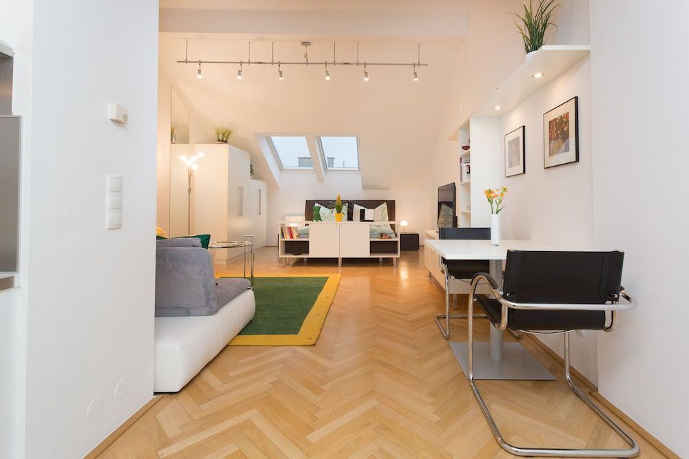 undefined Jupiter Apartment Esslinggasse 8