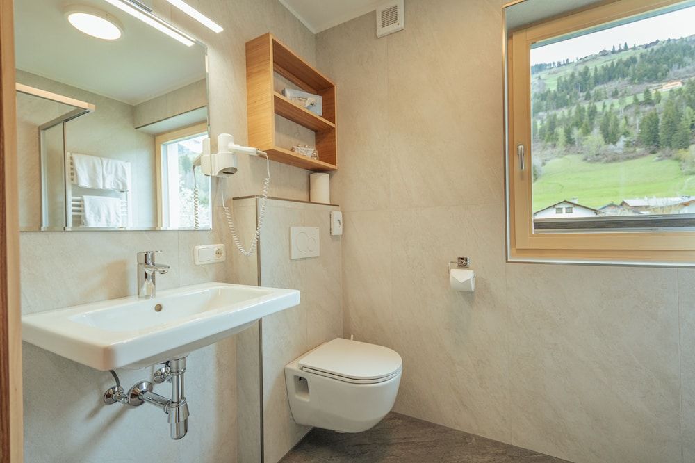 Hotel Gesser Sillian Doppelzimmer mit Balkon 15