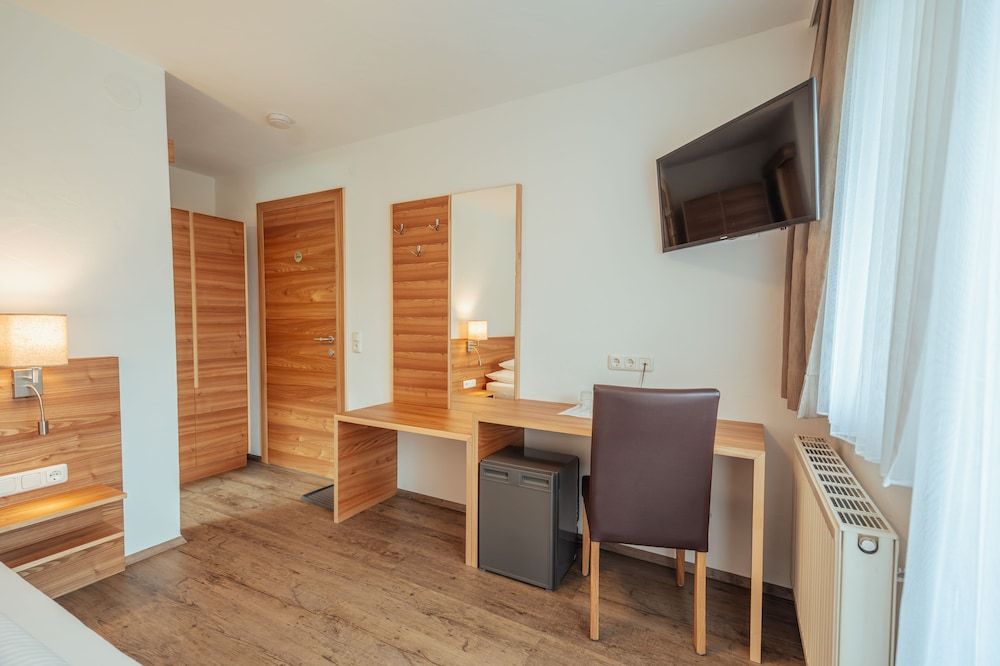 Hotel Gesser Sillian Einzelzimmer mit Balkon 6