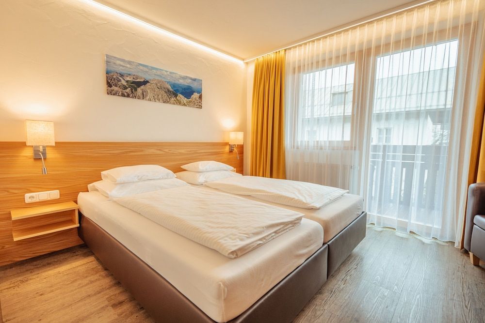 Hotel Gesser Sillian Doppelzimmer mit Balkon 2