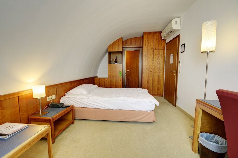 Skycity Hotel Atrigon Single Room